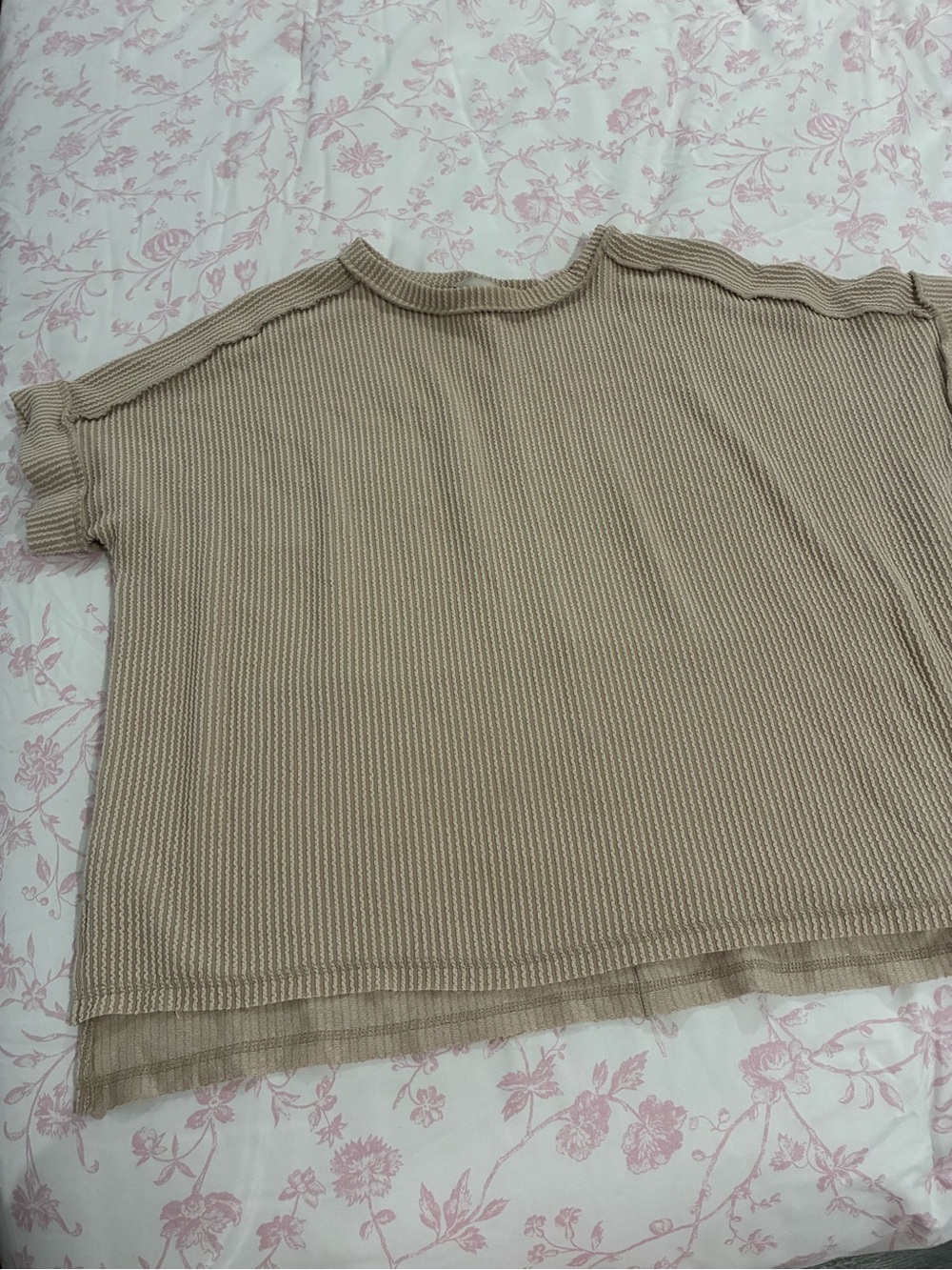 Zenana Outfitters Beige Ribbed Short-Sleeve Knit Top